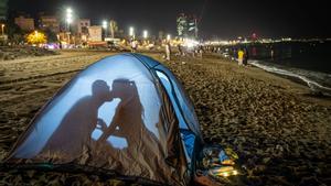 Dos detinguts per robar una motxilla a una parella mentre practicava sexe a la platja del Somorrostro de Barcelona