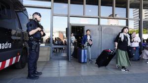 Hotels amb generadors i turistes sense transport