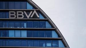 La CNMC aprueba la OPA de BBVA sobre Sabadell en fase 2 con compromisos
