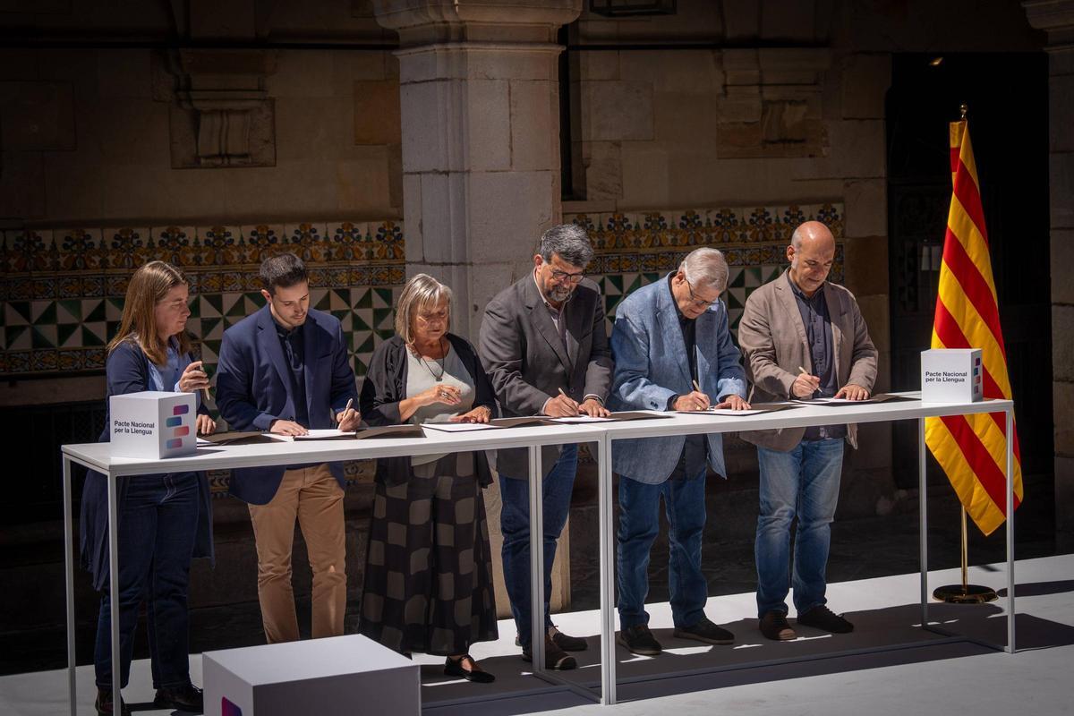 Acto de firma del Pacte Nacional per la Llengua
