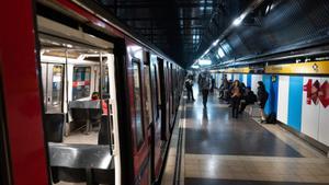 Usuarios del metro se ven afectados por el apagón