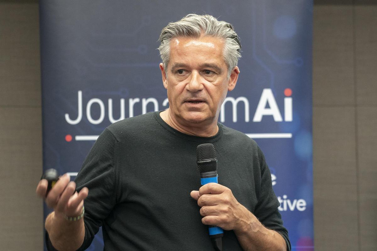 Charlie Beckett: «La intel·ligència artificial també serà una amenaça per al negoci del periodisme» Charlie Beckett: «La intel·ligència artificial també serà una amenaça per al negoci del periodisme»