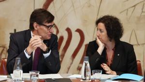 El president Salvador Illa y la consellera de Economia, Alícia Romero, en la reunión del Govern de este martes