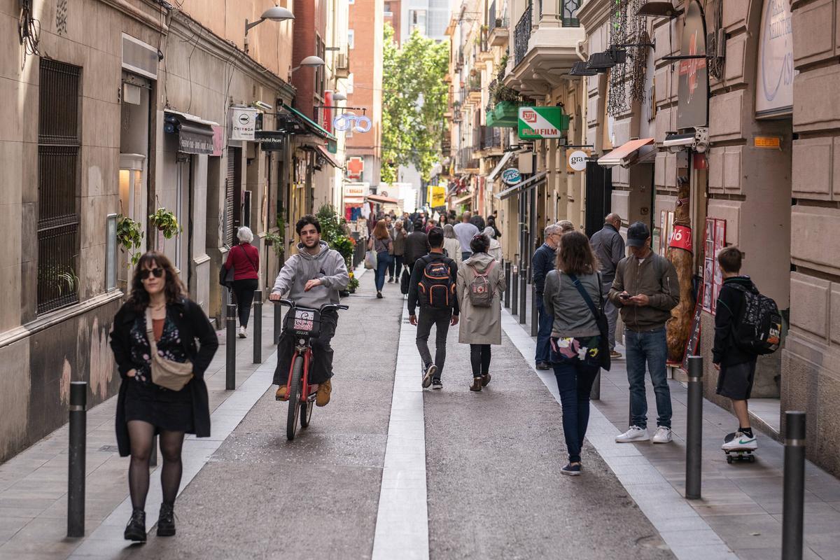 Barcelona vol controlar els tancaments i obertures de locals comercials amb un cens automàtic Barcelona vol controlar els tancaments i obertures de locals comercials amb un cens automàtic