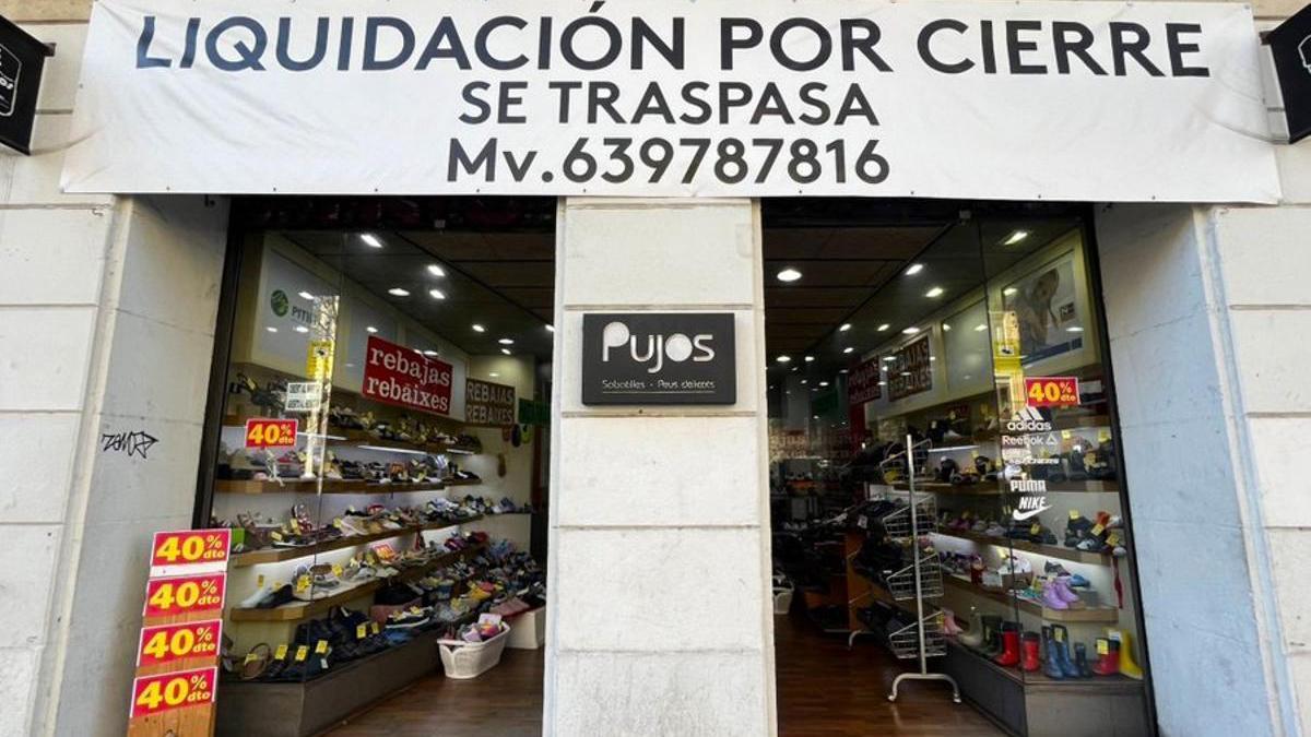 La històrica sabateria Pujós tancarà les portes si no aconsegueix un traspàs La històrica sabateria Pujós tancarà les portes si no aconsegueix un traspàs