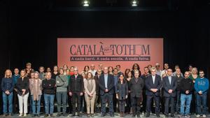 Patronals, sindicats i entitats s'alien per reclamar 80.000 places més de cursos de català a l'any