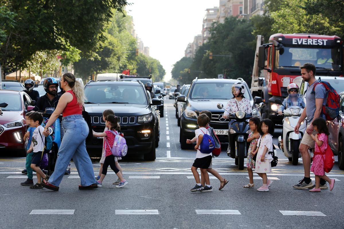 Reduir un 25% el trànsit a Barcelona permetria evitar més de 200 morts per contaminació a l’any Reduir un 25% el trànsit a Barcelona permetria evitar més de 200 morts per contaminació a l’any