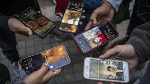 Primera querella a Espanya contra l’empresa que modera els vídeos de TikTok