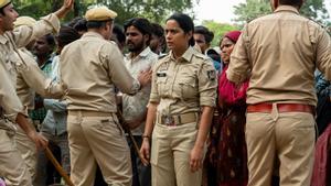 La primera ficción de la directora Sandhya Suri es una reflexión sobria pero rotunda sobre los terribles mecanismos de la estructura de castas, la fuerza policial y la corrupción en India.