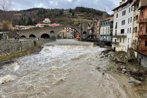 Sant Joan de les Abadesses demana no beure ni cuinar amb aigua de la xarxa per un "nivell alt de terbolesa"