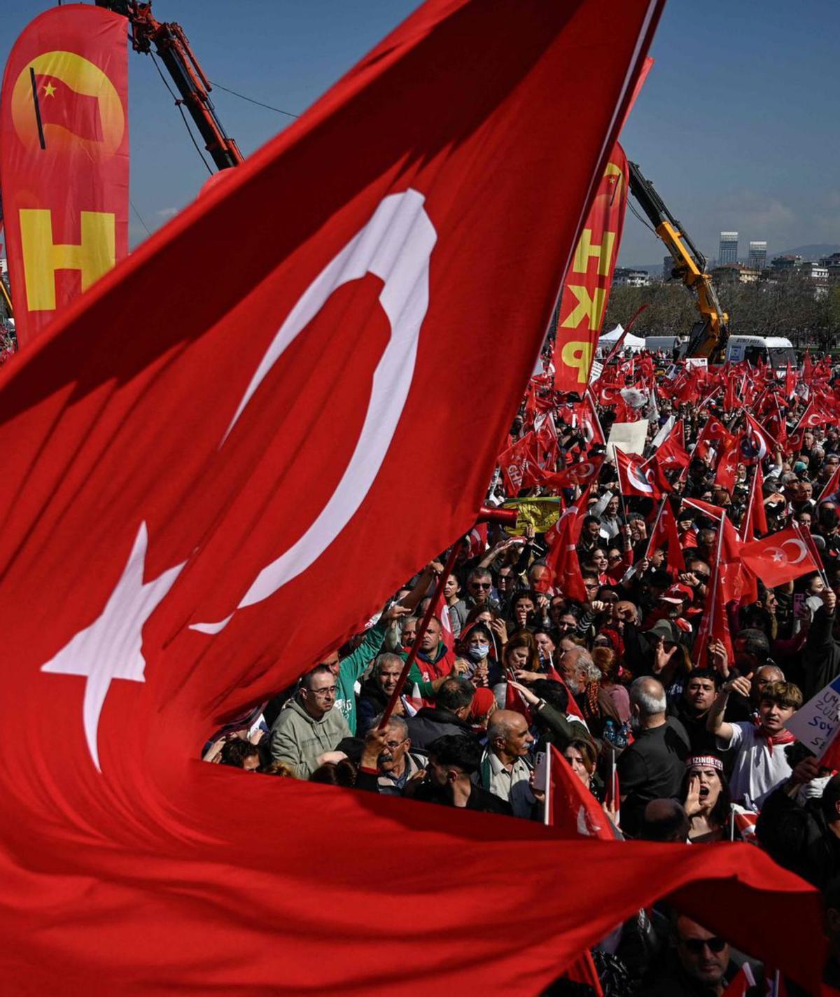 El líder opositor turc arenga les protestes contra Erdogan El líder opositor turc arenga les protestes contra Erdogan