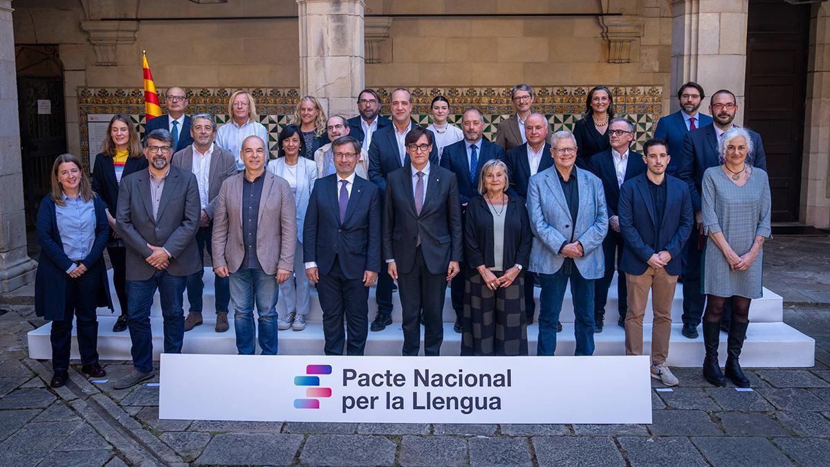 Acto de firma del Pacte Nacional per la Llengua