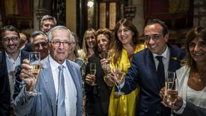 Trias deixa l’ajuntament  amb humor i "sense retrets"