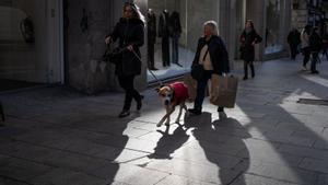 El Portal de l’Àngel perd presència de la moda i guanya diversitat comercial
