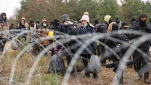¿Què és la teoria de la conspiració del gran reemplaçament i que té a veure amb el que està passant a la frontera de Polònia?
