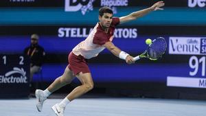 Un Alcaraz desconegut s’emporta una rebolcada en el debut a Miami